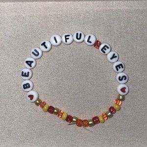 Taylor Swift | Beautiful Eyes | Homemade Friendship Bracelet